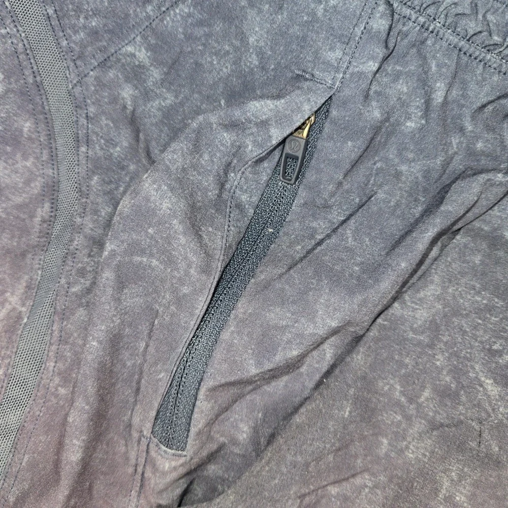 Lululemon Pace Breaker 7 Inch Shorts Mens Medium Purple Acid Wash Athletic Run